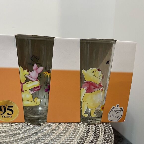 Disney Winnie the Pooh Flowers glasses set of 4 NWT - Picture 2 of 4